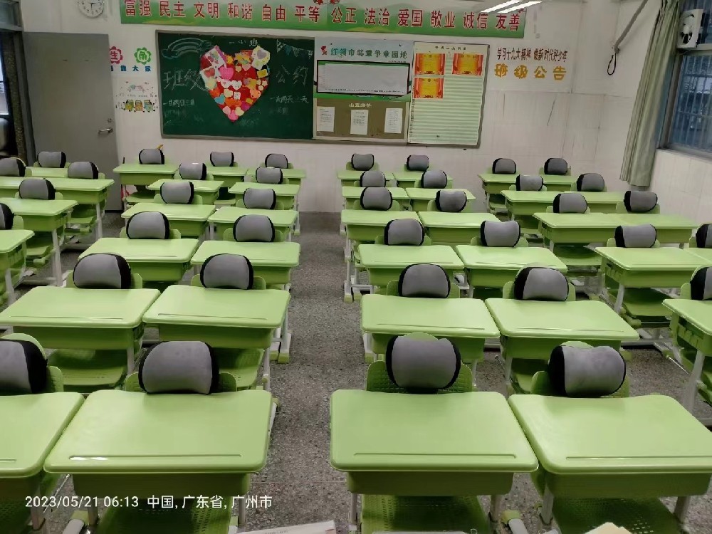 学校午休课桌椅使用案例.中小学午休课桌椅.可以睡觉的课桌